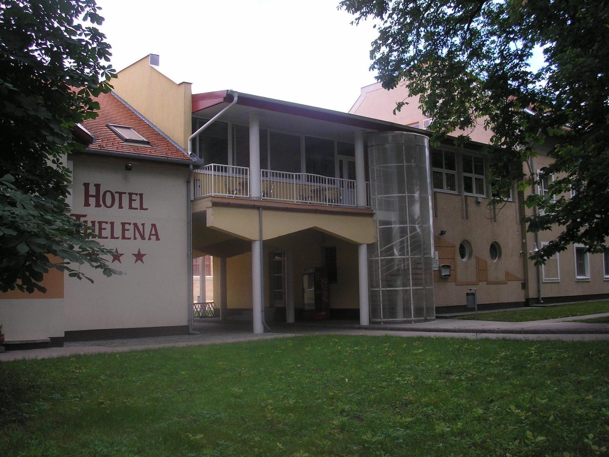 Hotel Thelena Tolna Extérieur photo